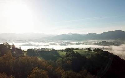 Sarako sei andereren testigantzak bilduz egin duten ‘Plazandere, ilunpetik argitarat’ dokumentala asteartean ikusgai