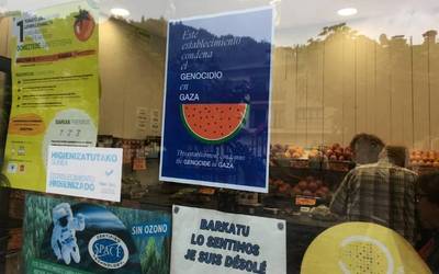 Gazako genozidioa gaitzesteko kanpaina Doneztebera ere ailegatu da