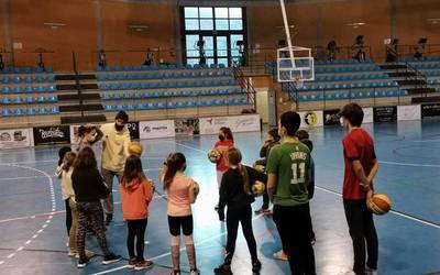 Zabaldu dute Zast saskibaloi eskolan izena emateko epea