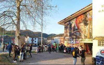 Zaldibarko Gaztetxea erasotua izan dela salatu dute