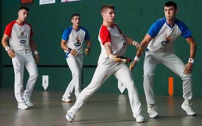 Antiguako pilota txapelketako finalerako txartela lortu dute Beñat Apezetxeak eta Goiuri Zabaletak