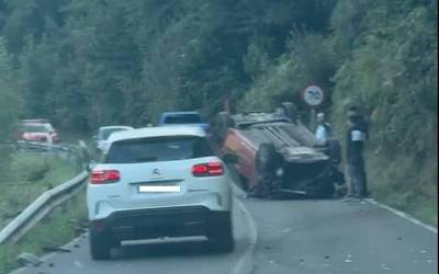 Lau zauritu Artziniegan gertatutako trafiko istripuan