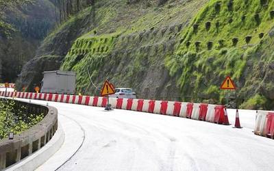 Zabalik da berriz Azkoitia eta Urretxu arteko errepidea