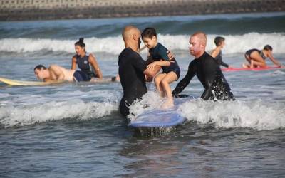 Surf saio inklusiboa antolatu dute larunbat goizerako