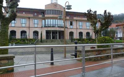 Aldi baterako lehen mailako argiketaria bilatzen ari dira Urdulizen