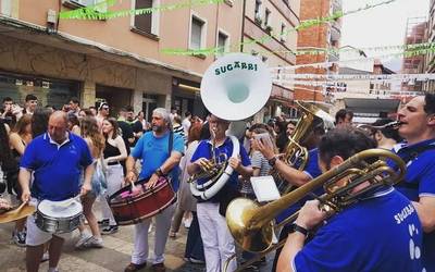 [EGITARAUA]: Paella eta gilda txapelketak eta musika Goienkaleko jaietan