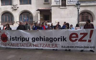 Azazetako istripuan hil zen laguna etxez etxeko langilea zen