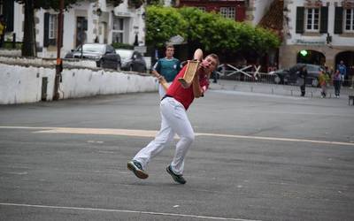 Sarako xistera joko garbi txapelketako finalerdi bat  jokatuko dute ortziralean Sarako plazan
