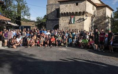 Eguraldia lagun izan zuten atzo Soxoko jaietako mendi ibilaldian