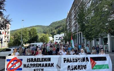 Gernika-Palestinaren deialdiarekin bat egin dute Debagoienean ere