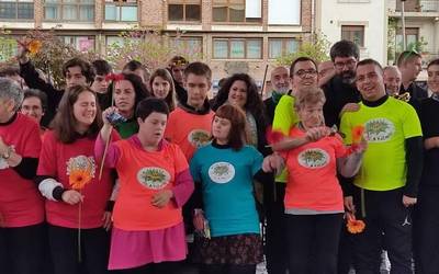 Mila Kolorek piztuko du festen hasierako etxajua