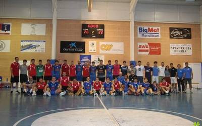 Superkopa irabaziz abiatu du denboraldia Errekako gizonezkoen eskubaloi taldeak