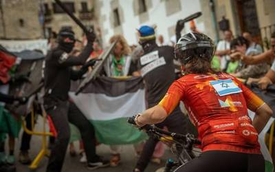 Irudimena eta festa-giroa aldapan gora igo dituzte Artziniegako jaietako kronoeskaladan