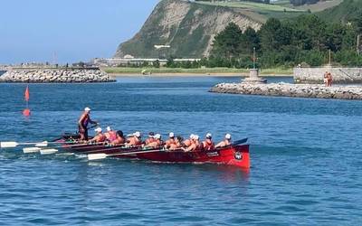 Gaur hasiko dituzte entrenamenduak Zumaiako arraunlari beteranoek