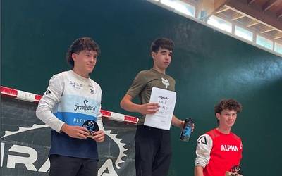 Duten maila ona erakutsi dute berriz, debagoiendarrek, enduro proban