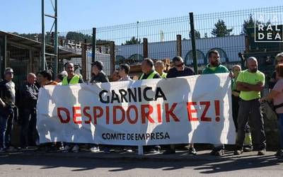 Garnica taldeko Valentziako langileek elkartasuna adierazi diete Maderas de Llodioko beharginei