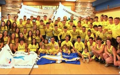 Bihar arratsaldean herriko bi traineruak animatzera deitu dituzte herritarrak