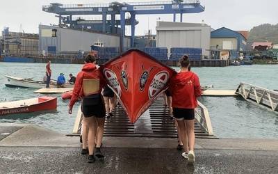 Laugarren postuari eutsi, baina gora begiratzea ahaztu gabe