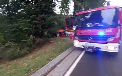 [BIDEOA]: Auto bat errepidetik irten da Urkiolan eta errei bat itxita dago