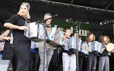 'Eskola plazara' egingo du gaur Trikitixa Eskolak