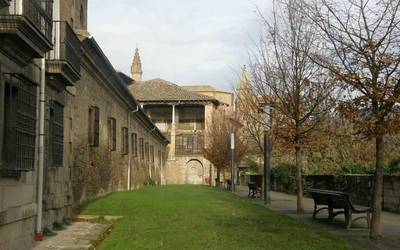 Indusketa arkeologiko «irekia», Iruñeko katedralaren oinetan