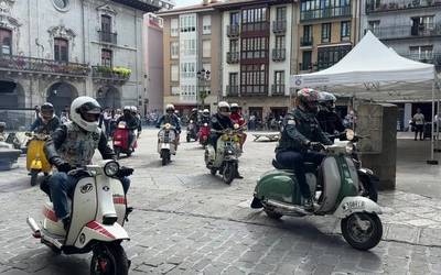 Motorren burrunbak ez du hutsik egin Mondrally eskuter topaketan