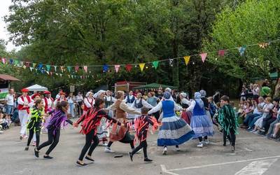 [ARGAZKI GALERIA]: Gertufest jaialdiak arteaz eta kulturaz jantzi du Izurtza