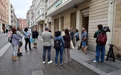 Hainbat ikasle garraiorik gabe utzi dituztela salatu dute Aguraingo institutuko gurasoek