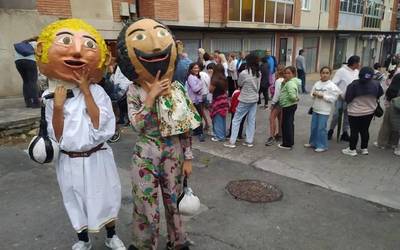 Modu herrikoian gozatu dituzte Antiguako jaiak