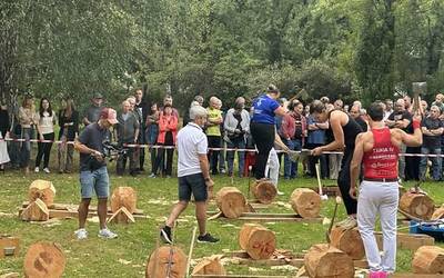 [ARGAZKIAK] Transportes Bidasoa enpresaren 50. urteurrena ospatzeko besta egin zuten larunbatean