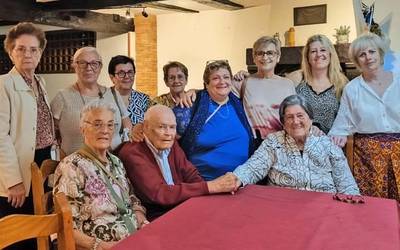 [ARGAZKIAK] Ramoni Ordokiri omenaldia egin diote jubilotekako lagunek Ezkurran