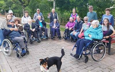 Elkarrizan elkarteko boluntariok laguntza ematen