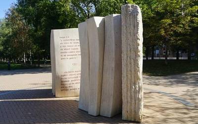 Judimendiko eskulturaren garbiketa lanak amaitu dituzte