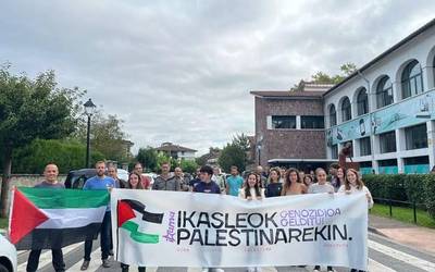 Eskualdeko zenbait ikastetxek Palestinaren aldeko elkartasun keinuak egin dituzte