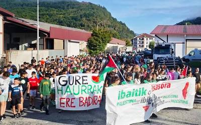 [ARGAZKIAK] Malerrekan, Bertizaranan eta Baztanen jendetza bildu da Palestinaren aldeko martxan