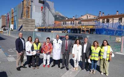 Osasun sailburu Alberto Martinezek 2027ko martxorako iragarri du ospitaleko eraikin berriaren irekiera