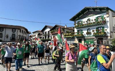 [ARGAZKIAK] Beran sartu da 'Ibaitik itsasora' elkartasun martxa