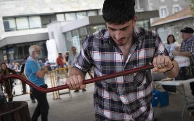 Urriaren 4an Laudiok Euskal Herriko Dantzari Eguna eta Sagar Eguna biziko ditu