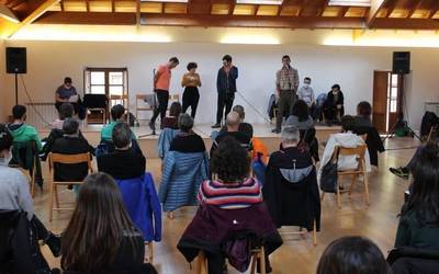 Etxalarren bertsolaritza ikastaroan izena emateko epea zabalik