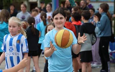 Askotariko kirolak probatzen jarraitzera animatuko dituzte umeak