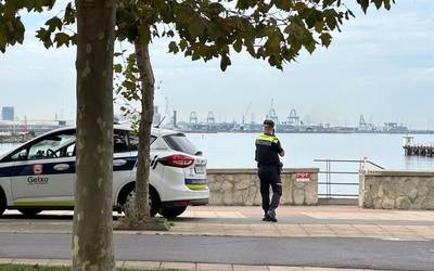 Areetako hondartza hustu dute lehergailua izan daitekeen artefaktu susmagarri baten ondorioz