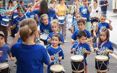 Danbor, buruhandi, dantza eta aldarri artean hasi dira Latiorroko jaiak