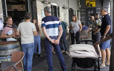 Behar zuen moduan, bertsotan hasi ditu Erniarraitzek mende laurdeneko ospakizunak