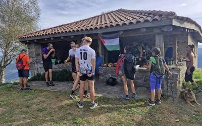 Mendi ibilaldiarekin abiatu dute Latiorroko jaien larunbateko txanpa