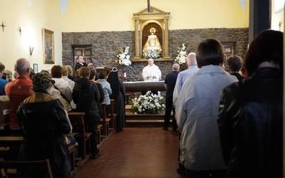 Urrategiko Amaren koroazioaren 75. urteurrena ospatu dute