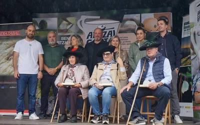 Yolanda Elosegui, Maria Angeles Iturriaga eta Jesus Miguel Mendibil omenduta ospatu dute Artzain Eguna