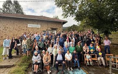 [ARGAZKI GALERIA]: Orozketako auzo eskolaren mendeurrena ospatu dute