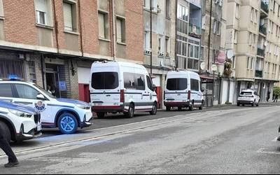 Suzko armarekin mehatxatzea eta ibilgailu batean kalteak eragitea leporatu diote larunbatean Luiaondon atxilotutako herritarrari