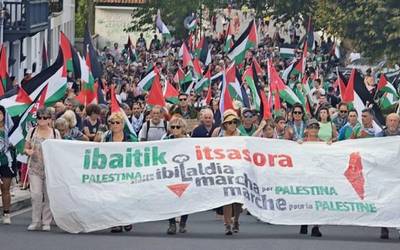 [ARGAZKIAK] 'Ibaitik itsasora' elkartasun martxaren harira «hagitz balorazio positiboa» egin dute antolatzaileek