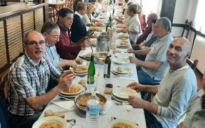 Karta-jokoak eta bazkaria Garaiko nagusien aste kulturalean